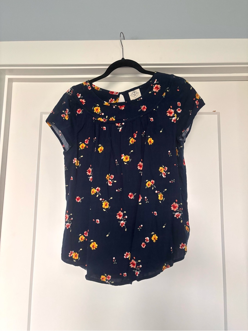 St John's Bay Navy Blue Floral Short Sleeve Back Button Keyhole Blouse Top Sz S